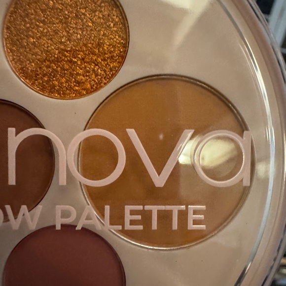 Pear nova eye shadow palette NWT - Picture 8 of 11